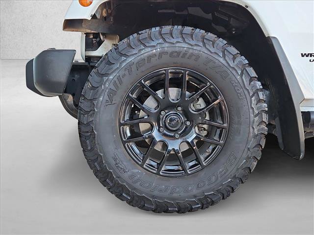 Used 2017 Jeep Wrangler Unlimited Rubicon w/ Connectivity Group AWD/4WD image 24