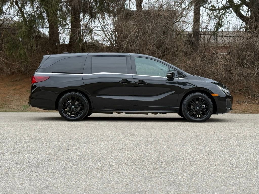 Used 2025 Honda Odyssey Sport-L image 3