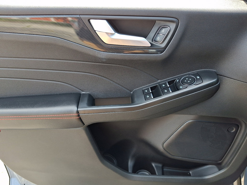 Used 2025 Ford Escape ST-Line FWD image 23