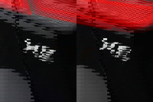 Used 2017 Jaguar XE Premium image 6