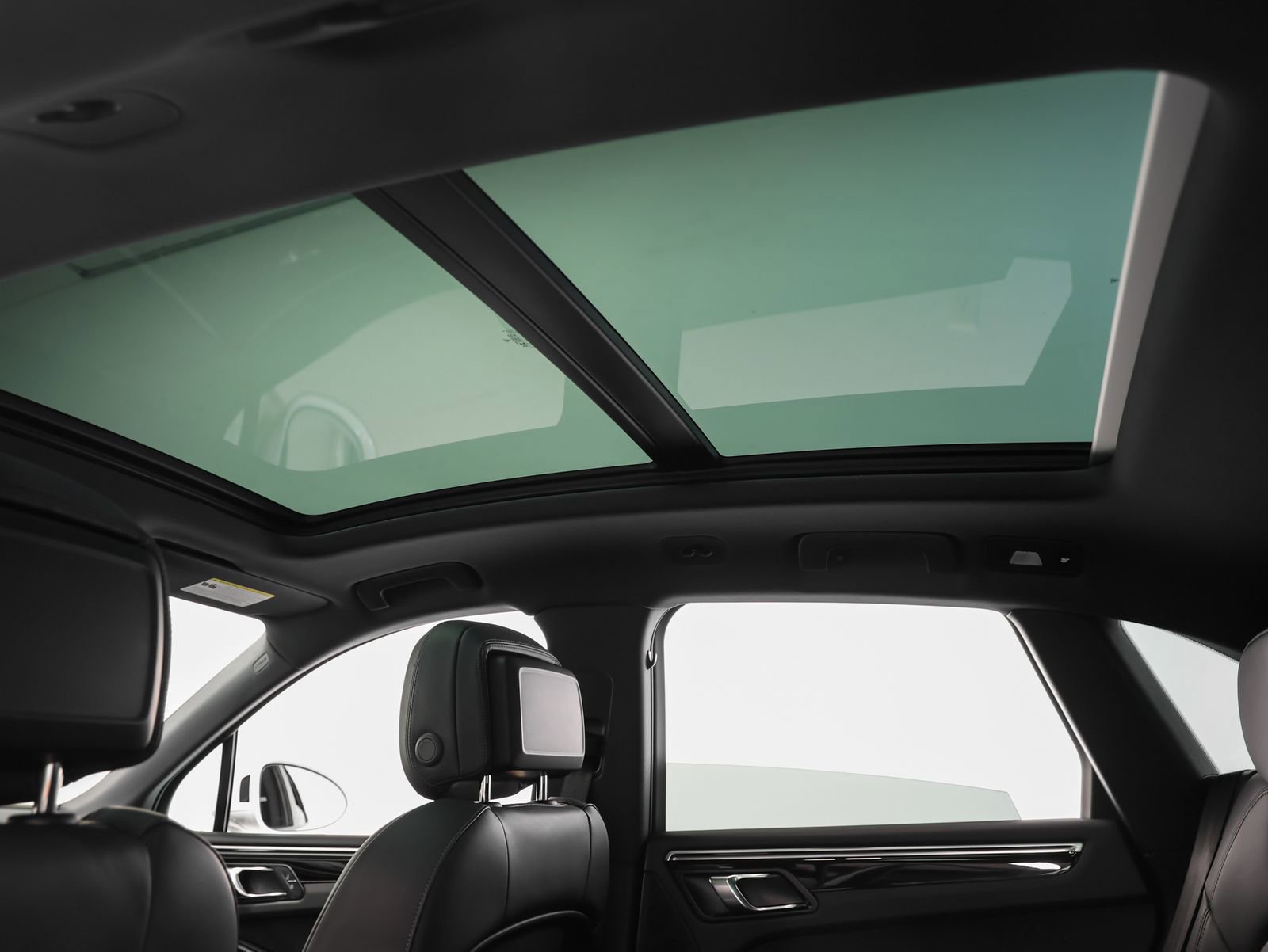 Used 2023 Porsche Macan image 41