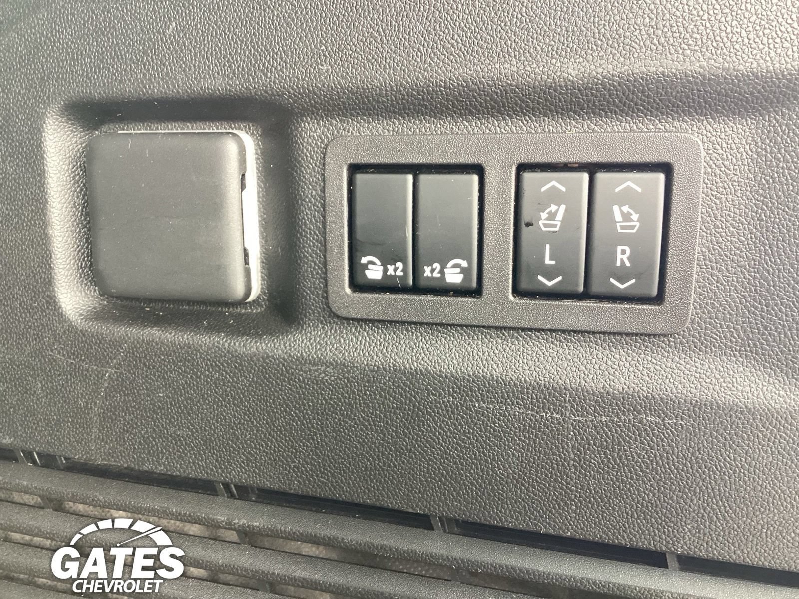 Used 2024 Chevrolet Tahoe Premier AWD/4WD image 13