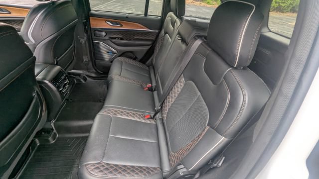 Used 2023 Jeep Grand Cherokee Summit AWD/4WD image 19