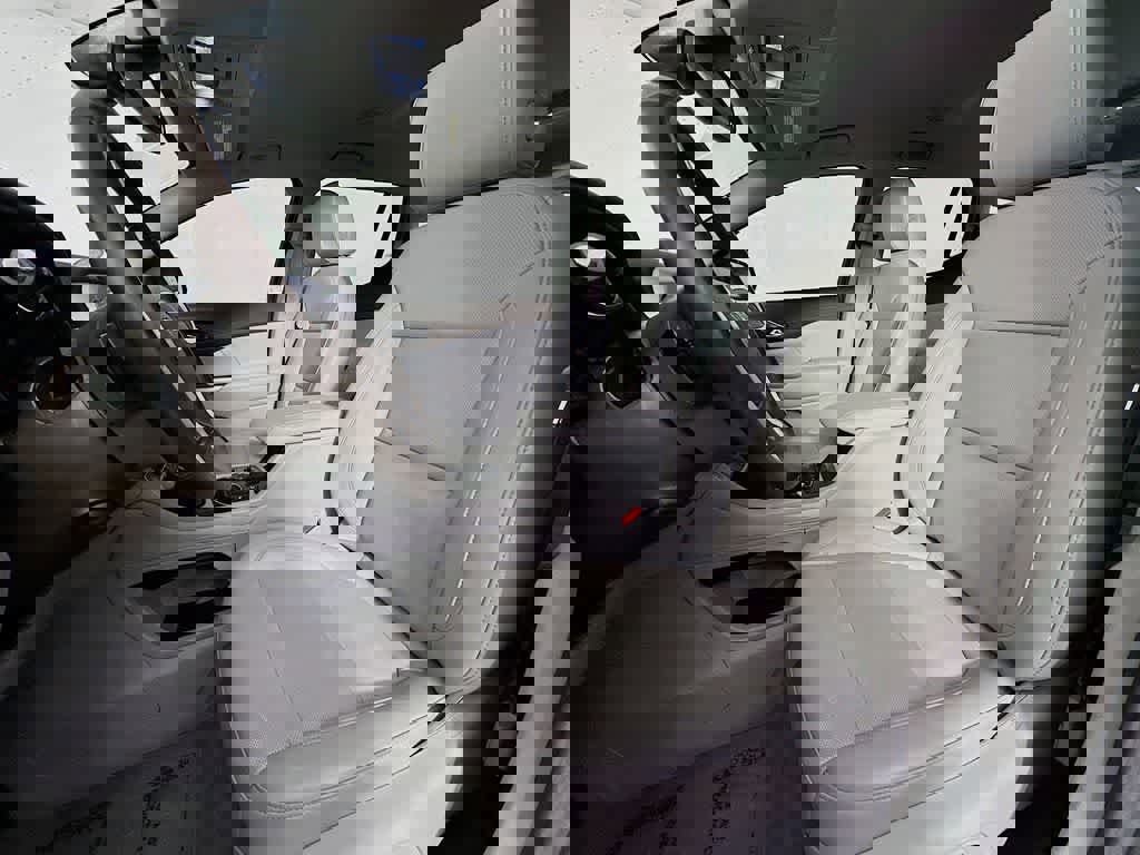 Used 2023 GMC Acadia SLT w/ Preferred Package image 12