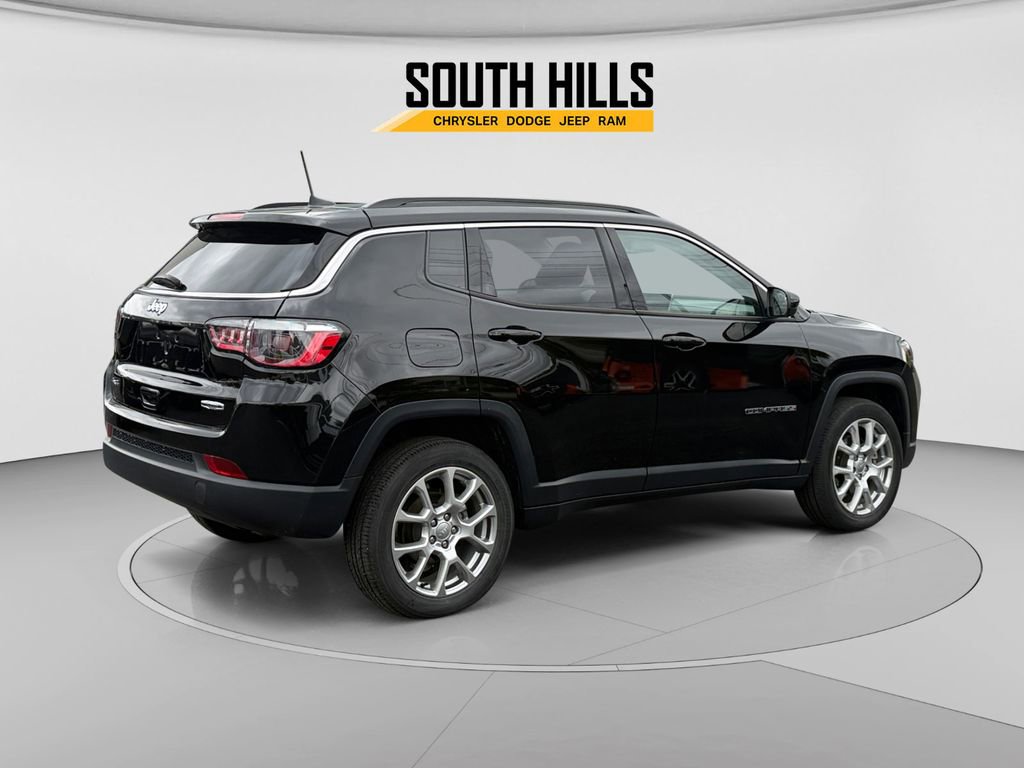 Used 2022 Jeep Compass Latitude w/ Sun and Sound Group AWD/4WD image 5