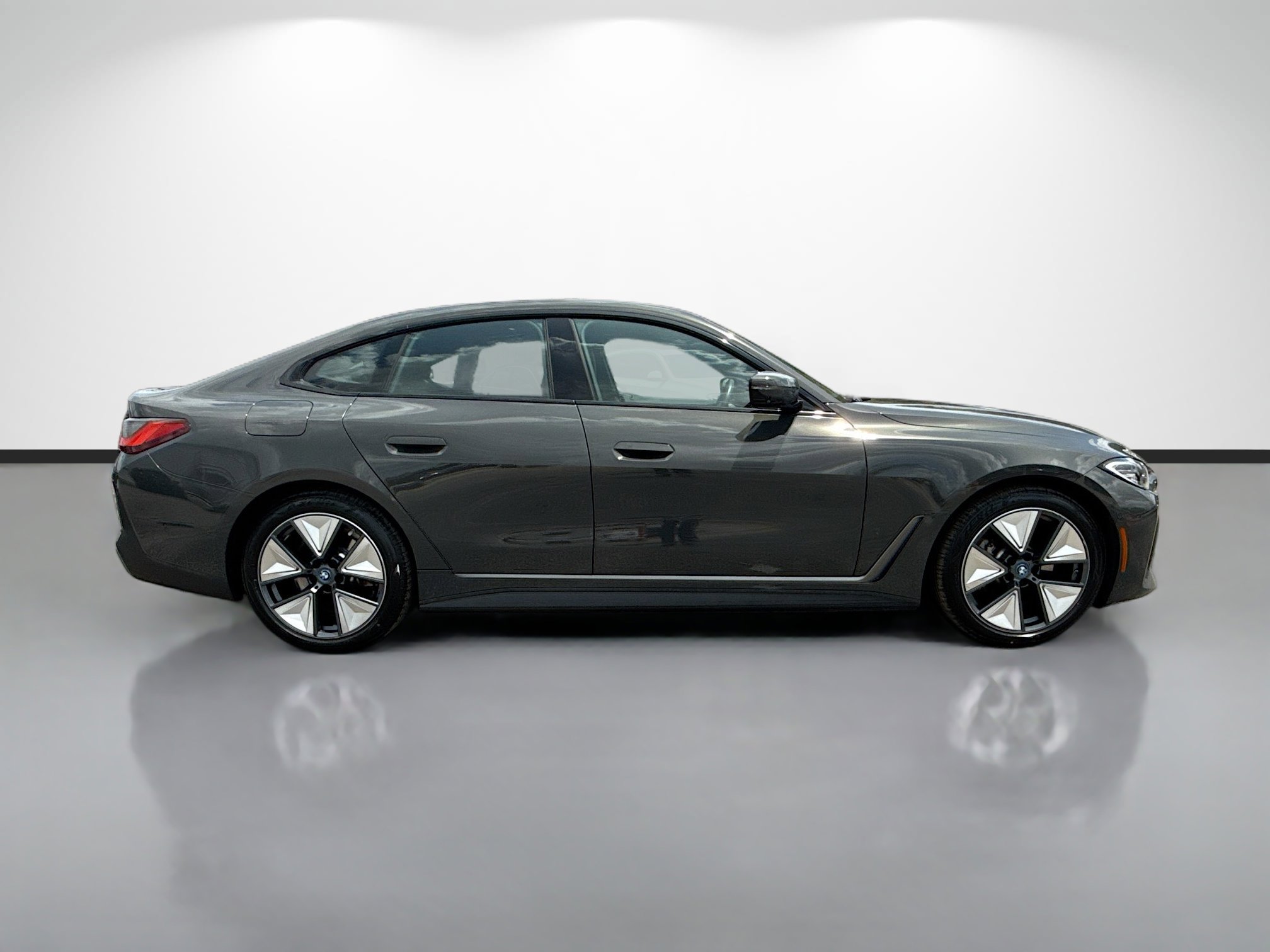 Used 2023 BMW i4 eDrive35 w/ Premium Package RWD image 2