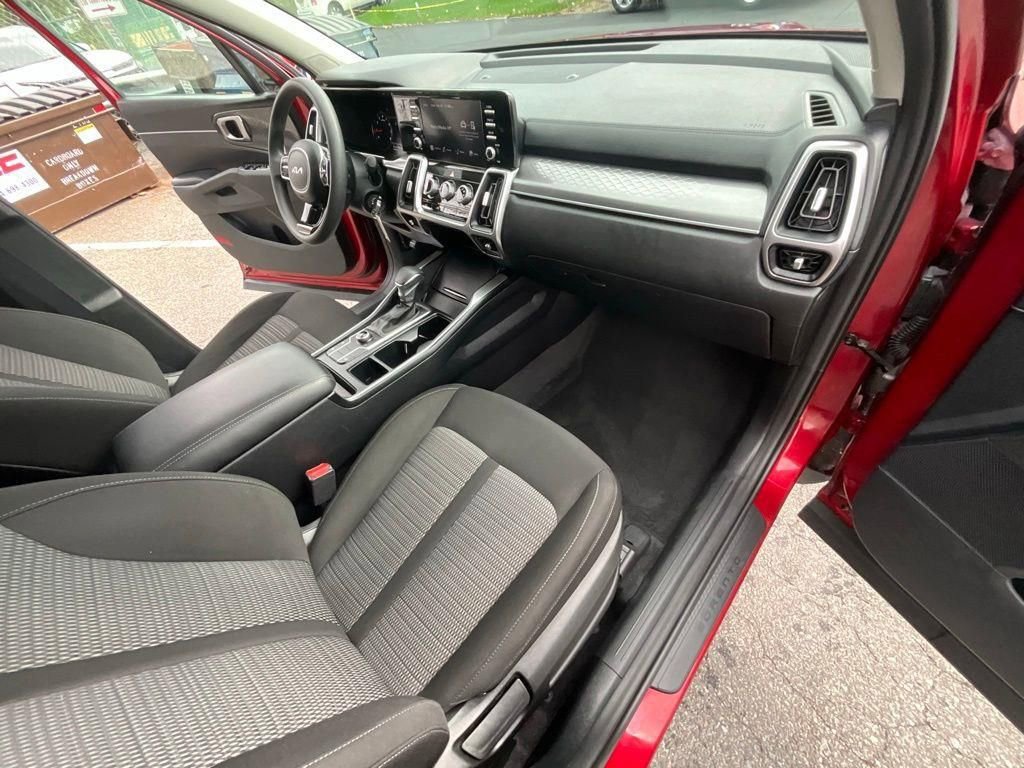 Used 2023 Kia Sorento LX image 29