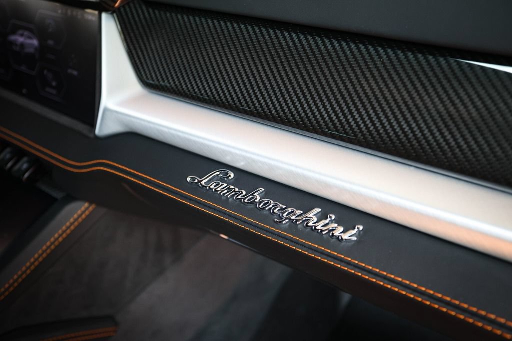 Used 2026 Lamborghini Urus SE AWD/4WD image 59