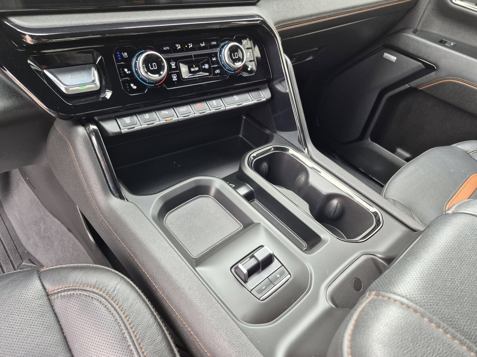 Used 2024 GMC Sierra 2500 AT4 w/ AT4 Premium Plus Package image 13