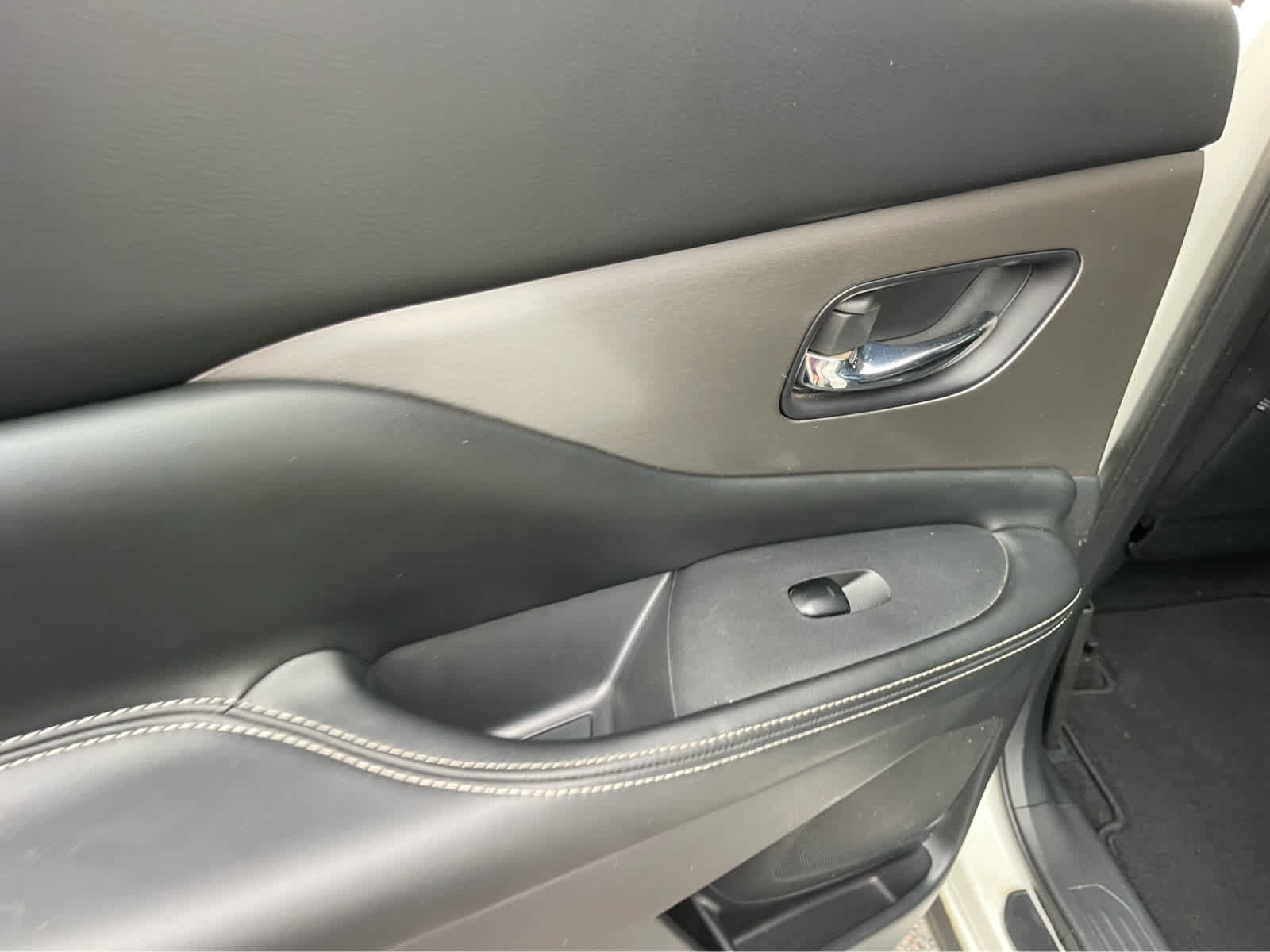 Used 2019 Nissan Murano SV w/ Premium Package FWD image 18