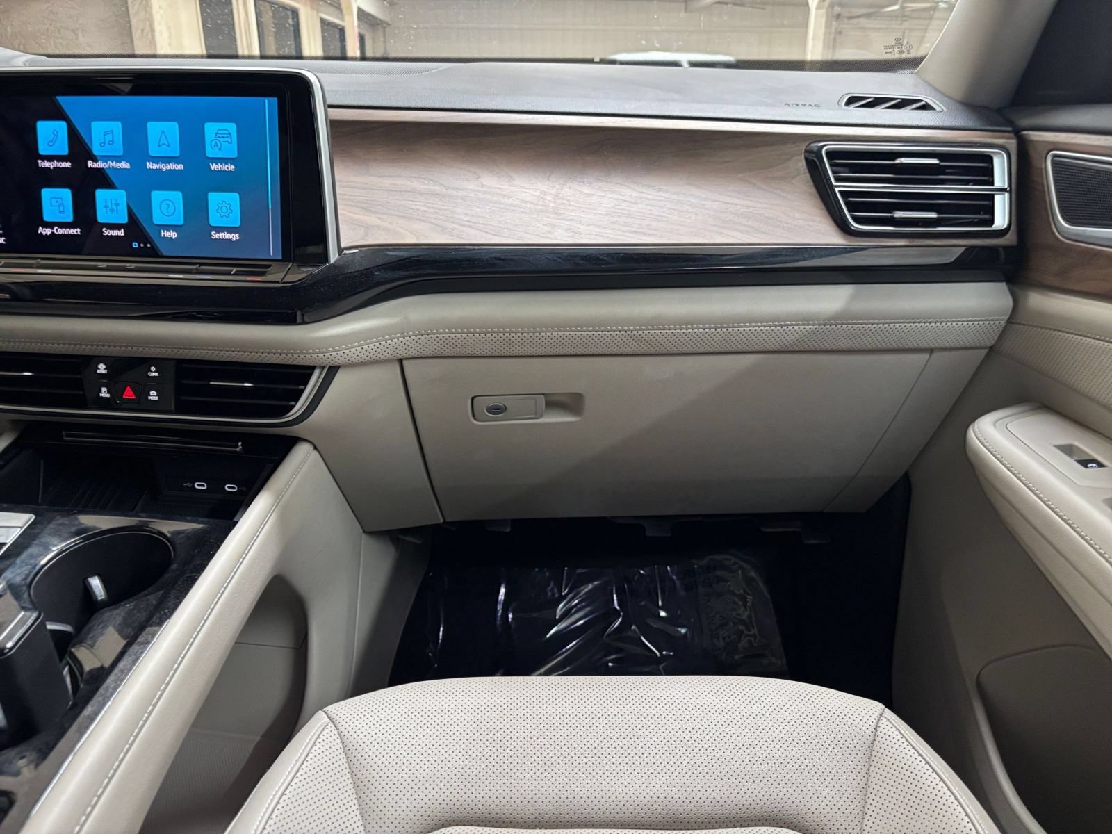 Used 2026 Volkswagen Atlas SE FWD image 38