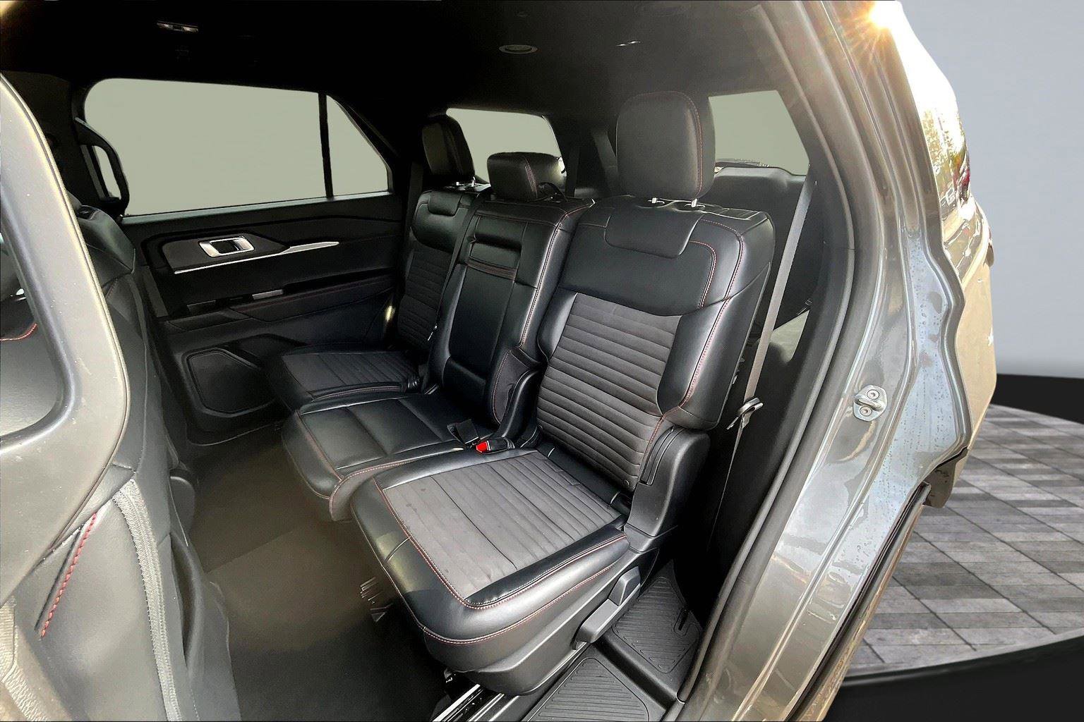 Certified 2025 Ford Explorer ST-Line w/ ST-Line Street Pack image 17