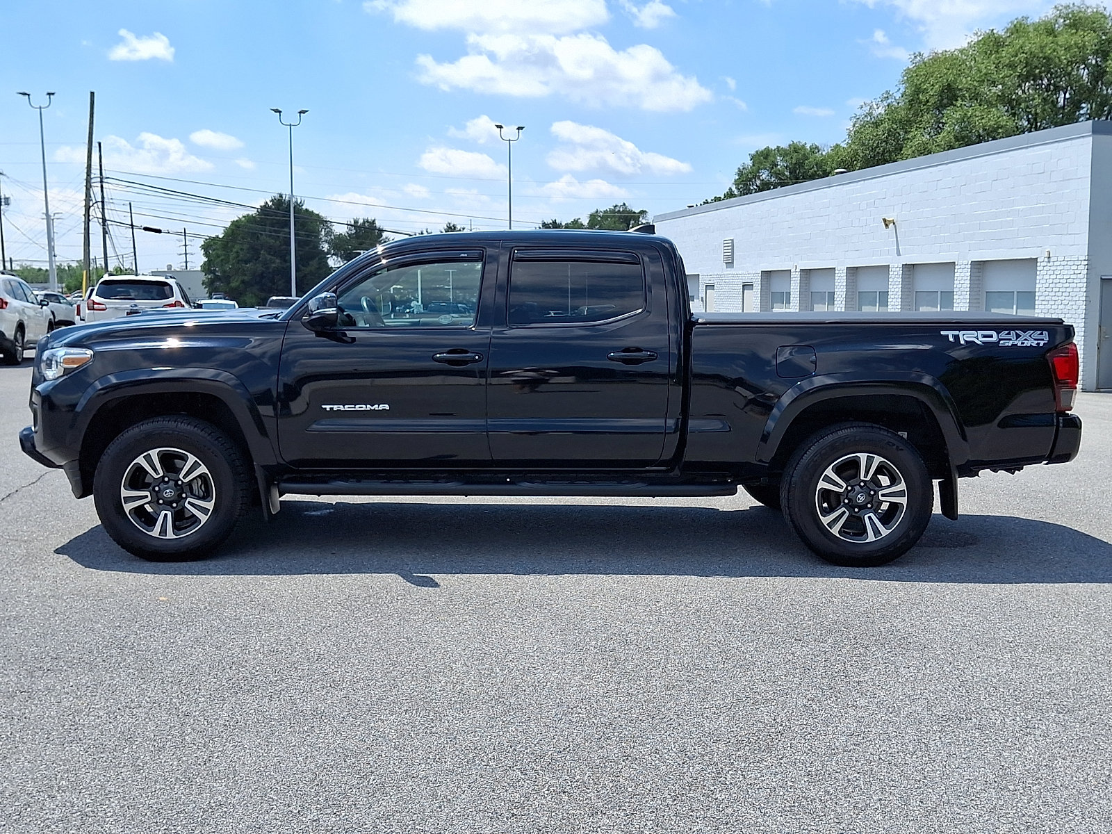 Used 2019 Toyota Tacoma TRD Sport w/ TRD Premium Sport Package AWD/4WD image 4