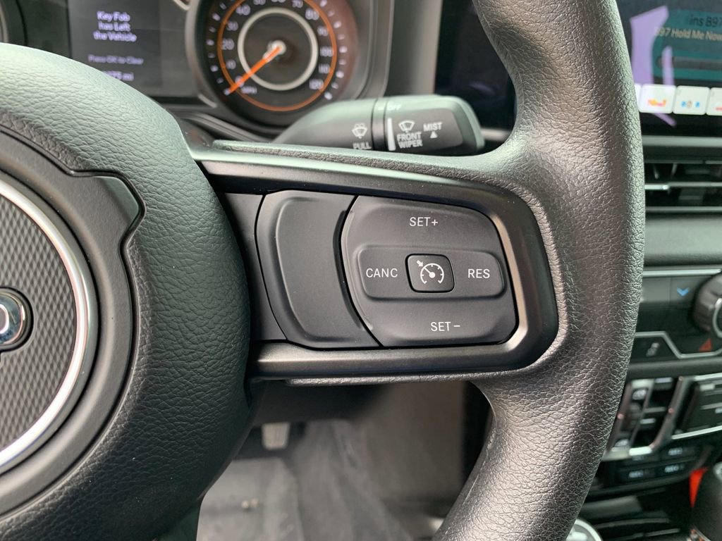 Used 2025 Jeep Gladiator Sport image 29