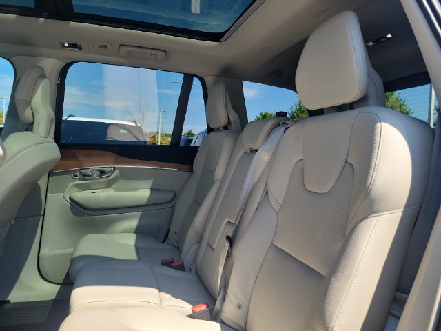 Used 2021 Volvo XC90 T6 Momentum w/ Advanced Package AWD/4WD image 9