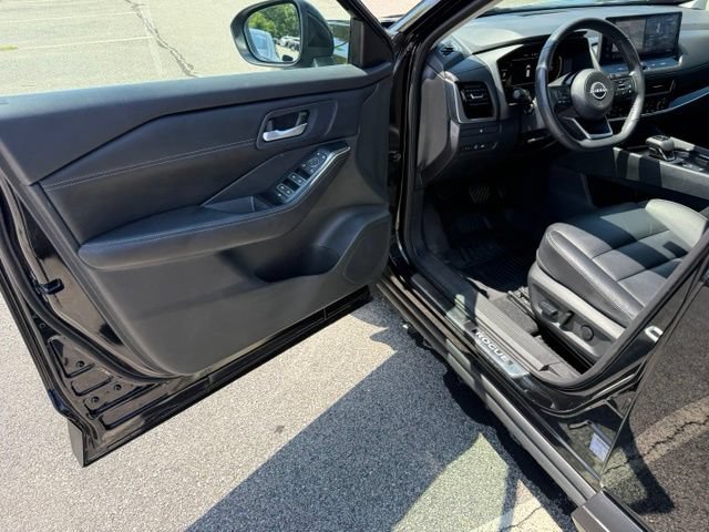Used 2024 Nissan Rogue SL AWD/4WD image 15