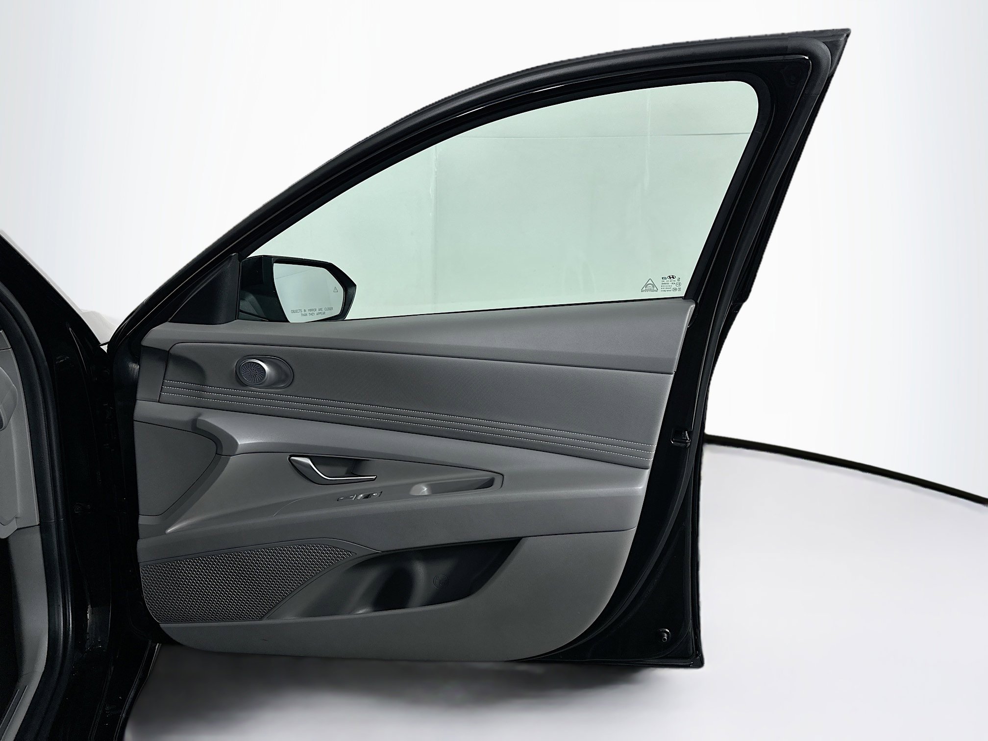 Used 2025 Hyundai Elantra SEL FWD image 32