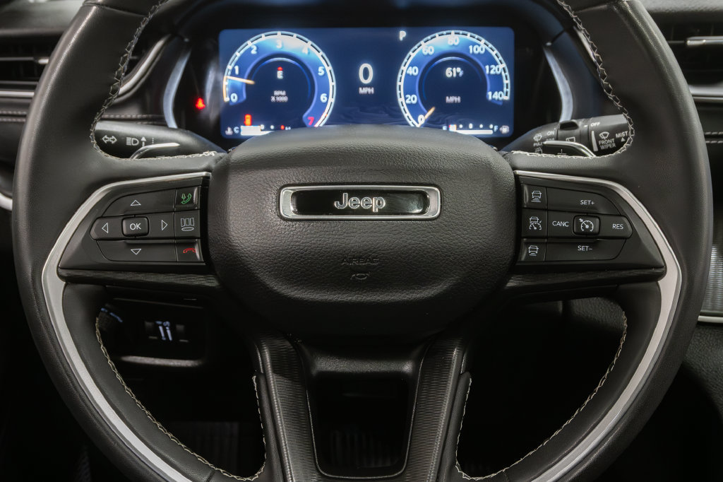 Used 2024 Jeep Grand Cherokee Altitude AWD/4WD image 14