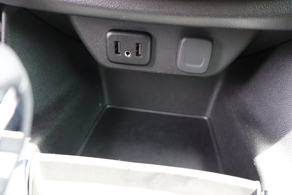 Used 2021 Chevrolet Traverse LT FWD image 23