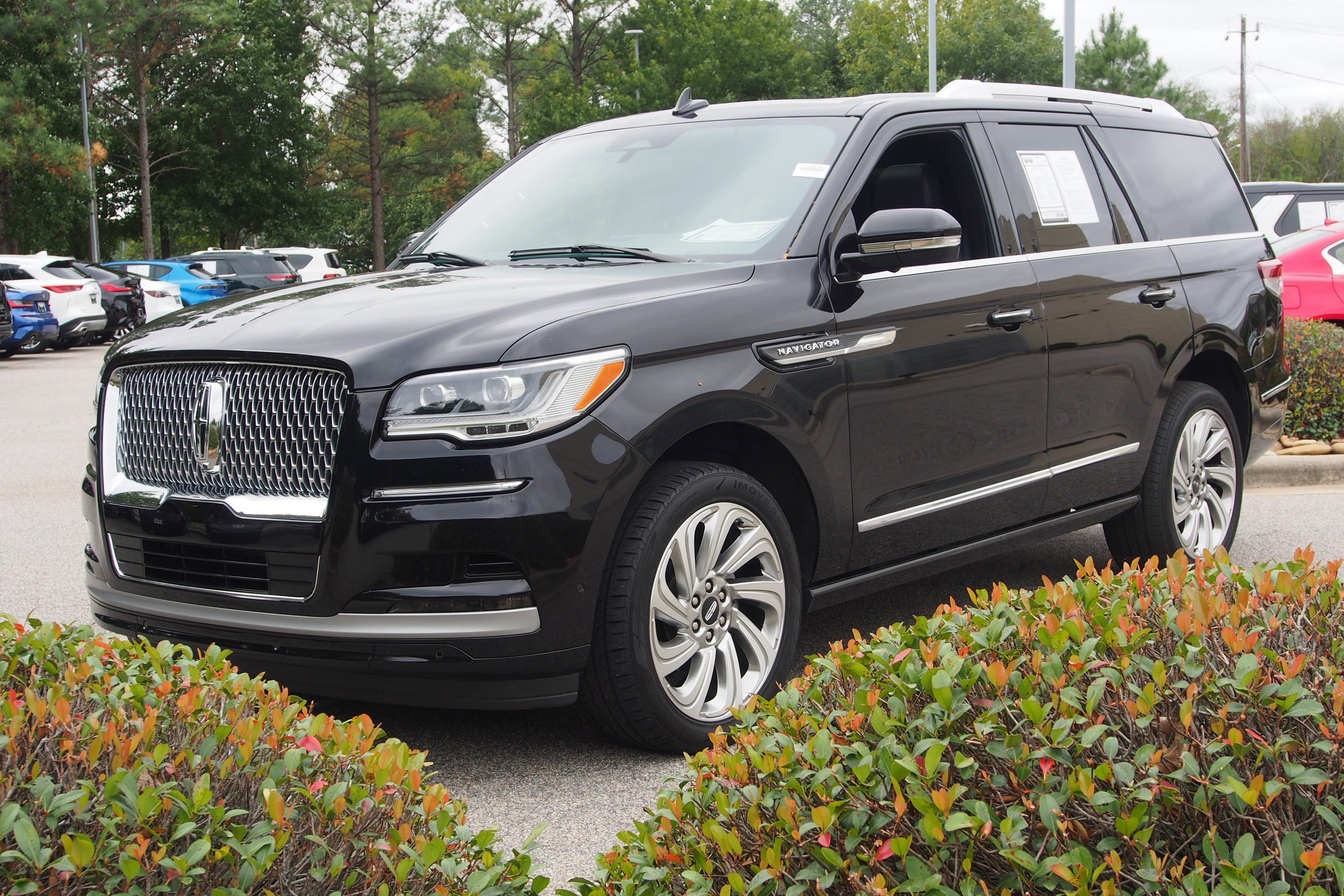 Used 2024 Lincoln Navigator Premiere image 4