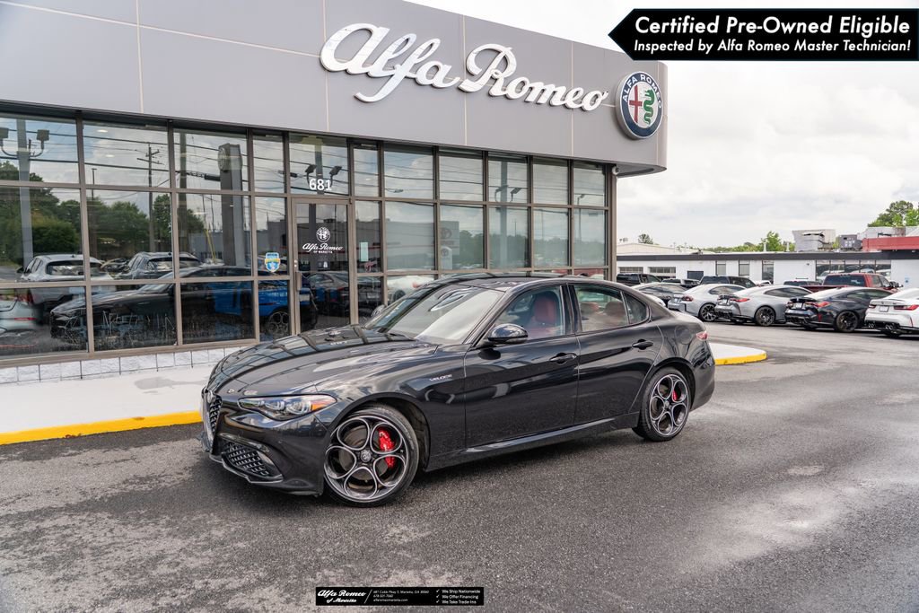 Used 2024 Alfa Romeo Giulia Veloce AWD/4WD video 1
