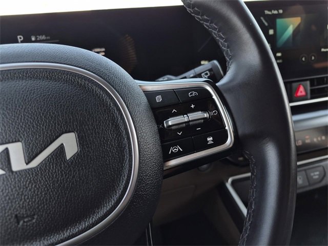 Used 2025 Kia Carnival image 30
