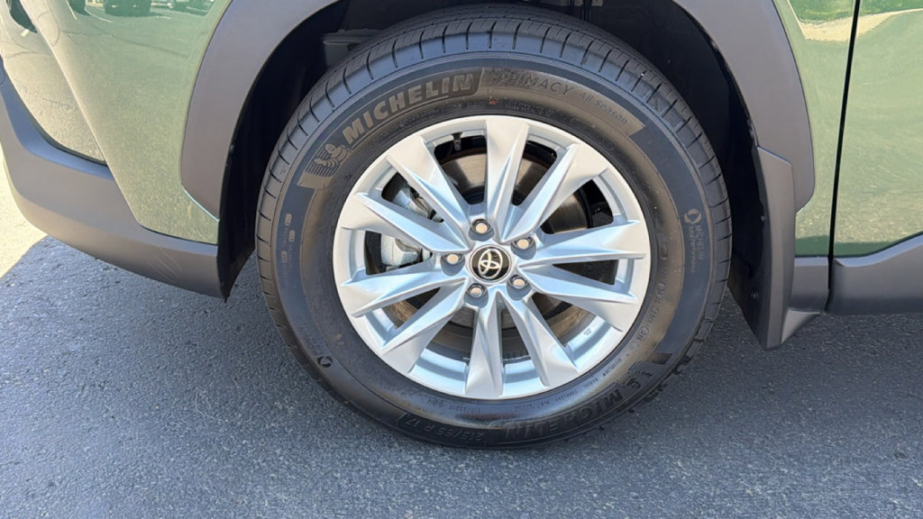 Certified 2025 Toyota Corolla Cross LE AWD/4WD image 9