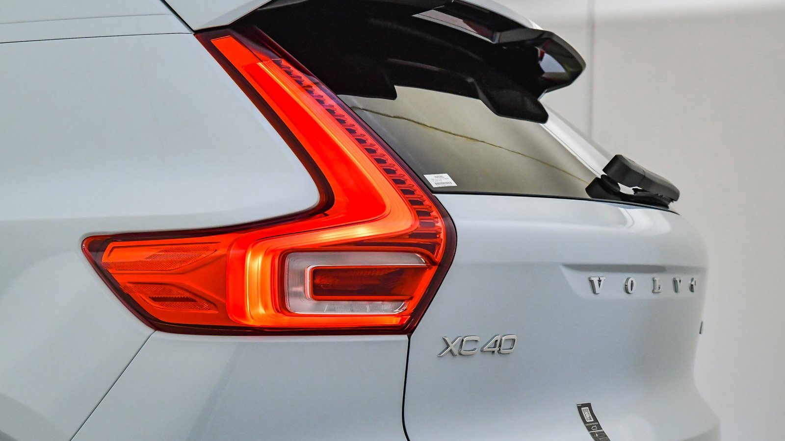 Certified 2025 Volvo XC40 B5 Plus w/ Climate Package image 12