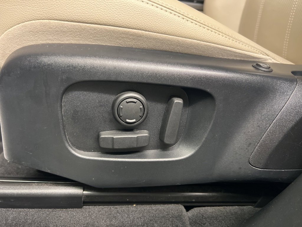 Used 2020 Land Rover Range Rover Velar S image 27