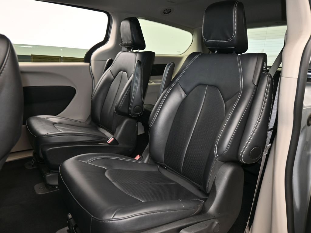 Used 2024 Chrysler Pacifica Select image 33
