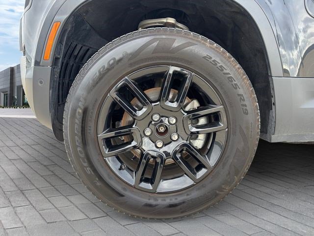 Used 2025 Land Rover Defender 110 S image 9