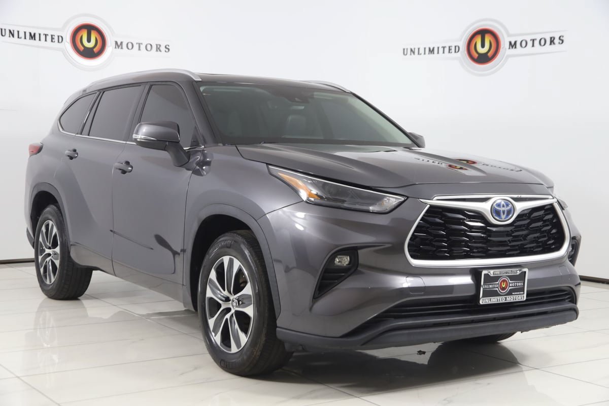Used 2022 Toyota Highlander XLE FWD image 19