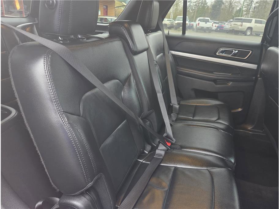 Used 2016 Ford Explorer XLT w/ Equipment Group 202A image 29