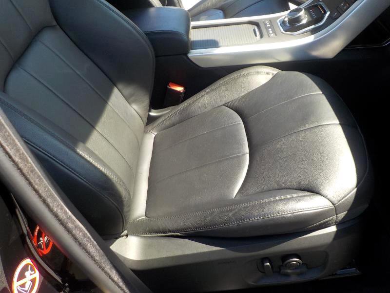 Used 2017 Land Rover Range Rover Evoque SE image 25