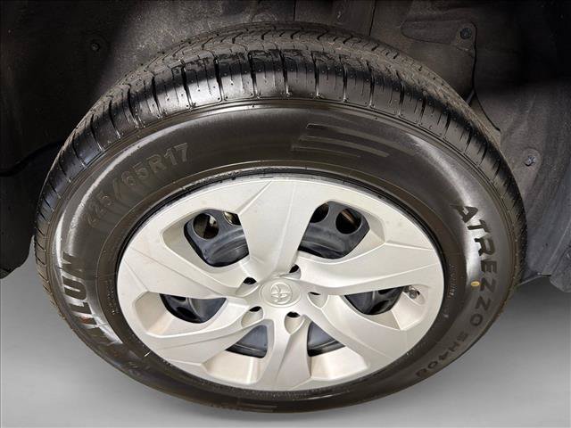 Used 2024 Toyota RAV4 LE AWD/4WD image 17