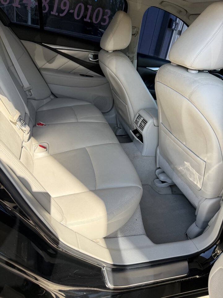 Used 2016 INFINITI Q50 3.0t Premium w/ 3.0T Premium Plus Package RWD image 9