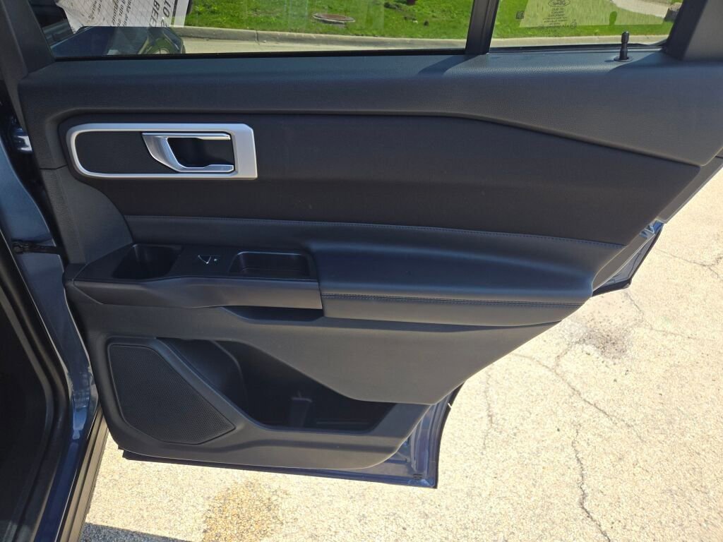 Used 2020 Ford Explorer XLT w/ Comfort Package AWD/4WD image 8