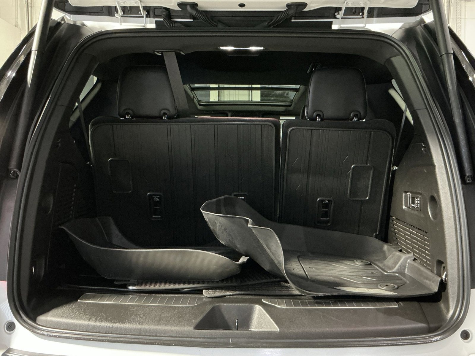 Used 2023 GMC Yukon Denali Ultimate AWD/4WD image 26