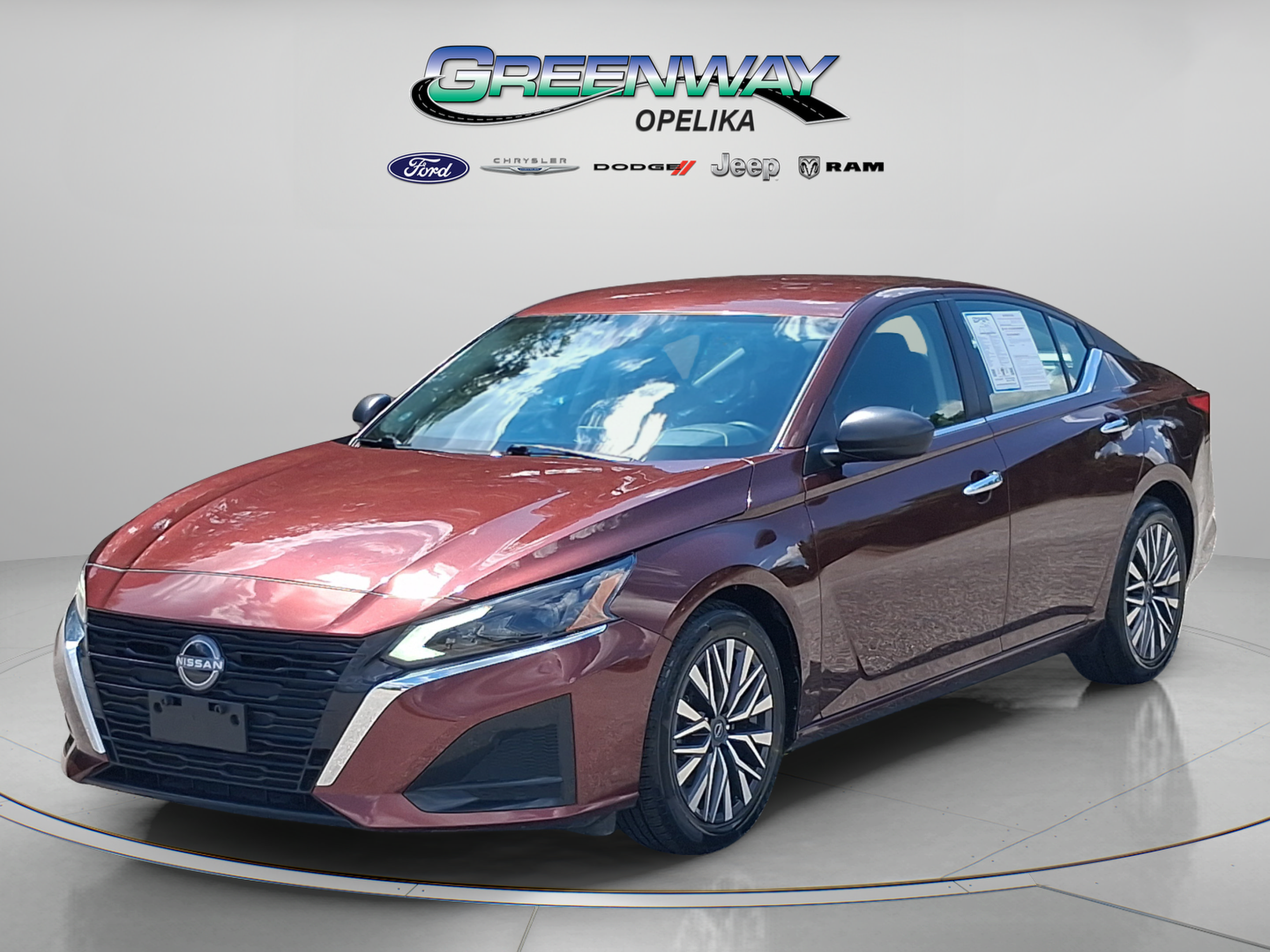 Used 2025 Nissan Altima 2.5 SV FWD image 3
