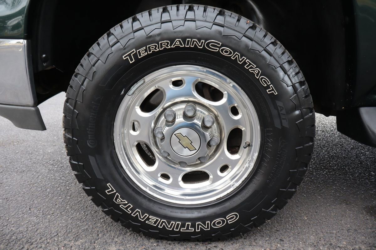 Used 2002 Chevrolet Suburban 2500 LT image 40