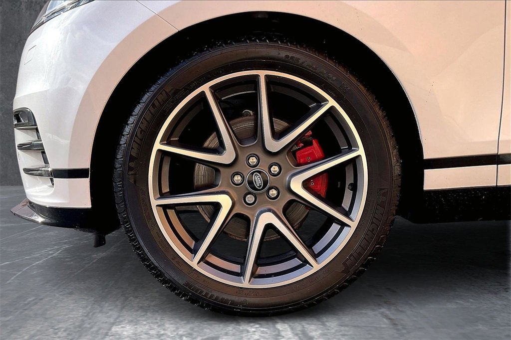 Certified 2025 Land Rover Range Rover Velar Dynamic SE image 34