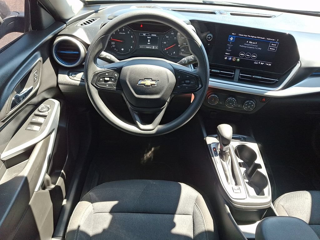 Used 2024 Chevrolet Trax LS w/ LS Convenience Package FWD image 2