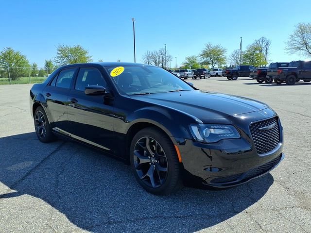 Used 2023 Chrysler 300 Touring w/ Sport Appearance Package RWD image 3