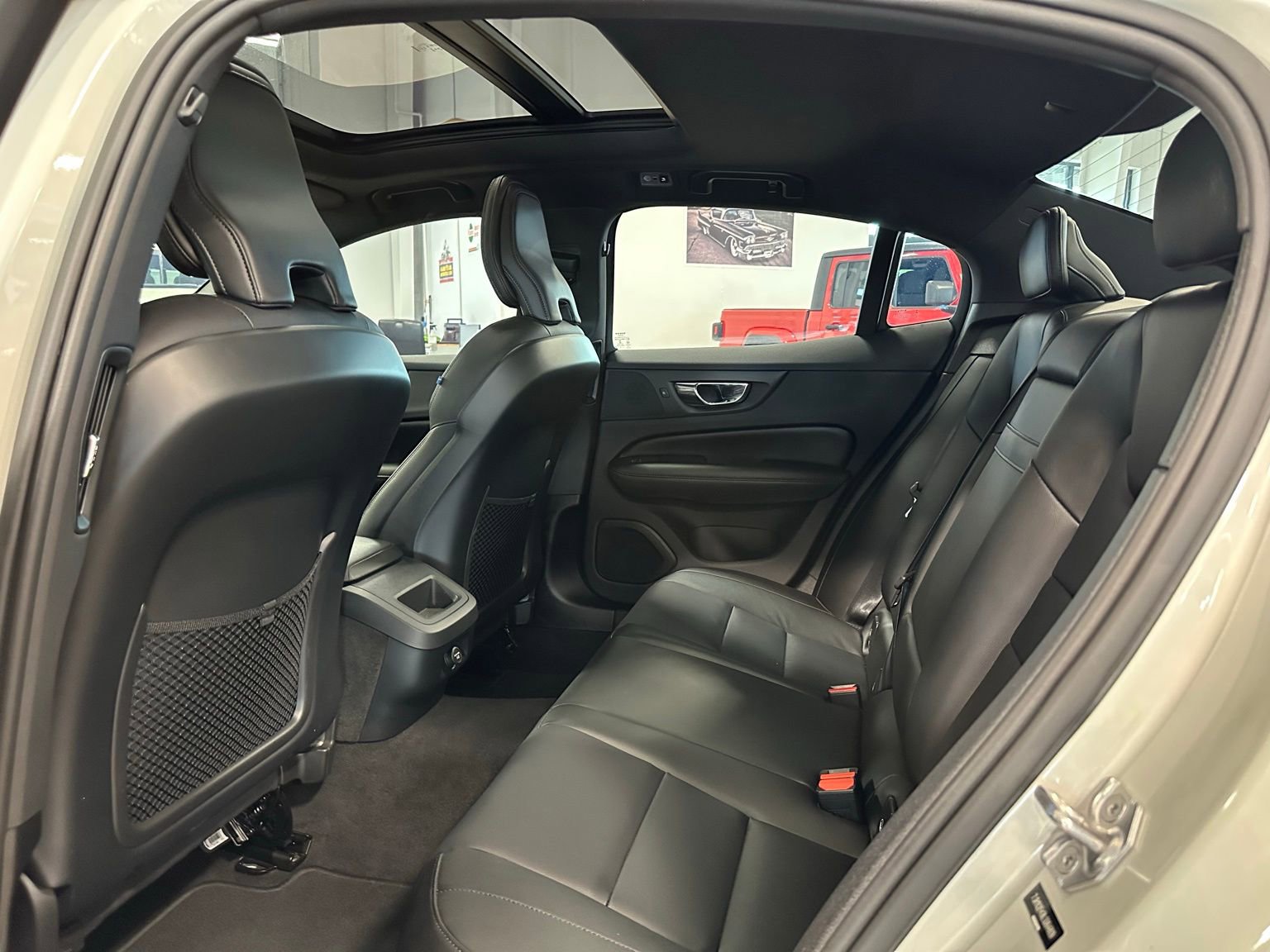 Used 2020 Volvo S60 T5 Momentum image 34