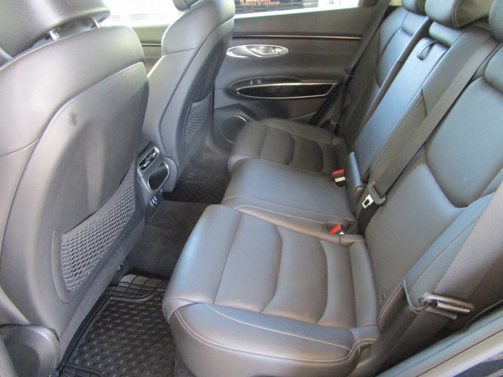 Used 2025 Genesis GV70 2.5T AWD/4WD image 17