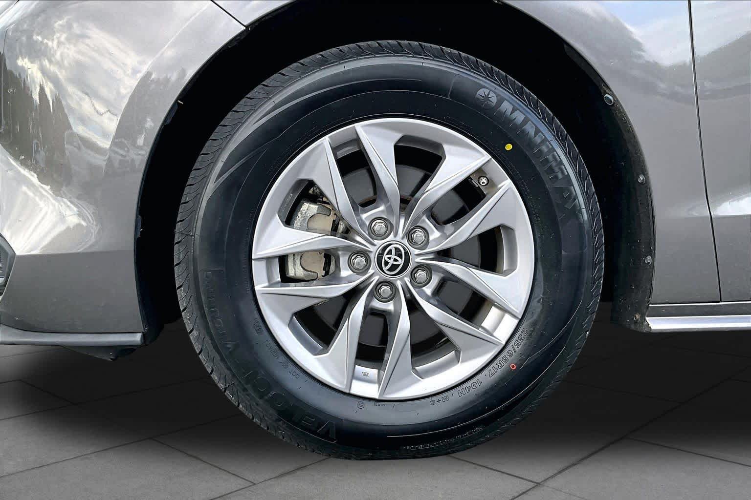 Used 2022 Toyota Sienna LE FWD image 11