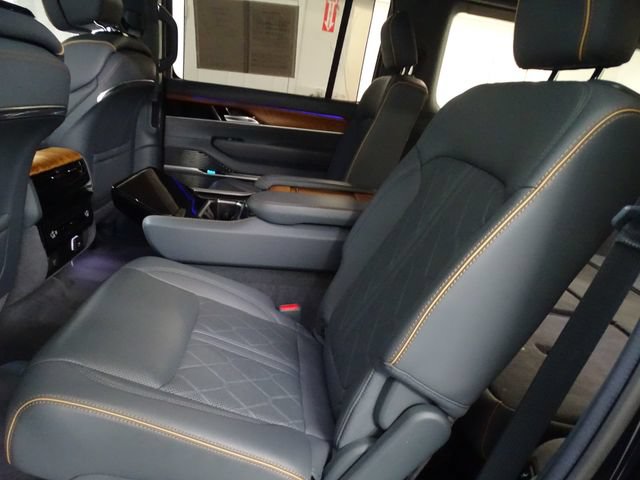 Certified 2022 Jeep Grand Wagoneer Series III AWD/4WD image 4