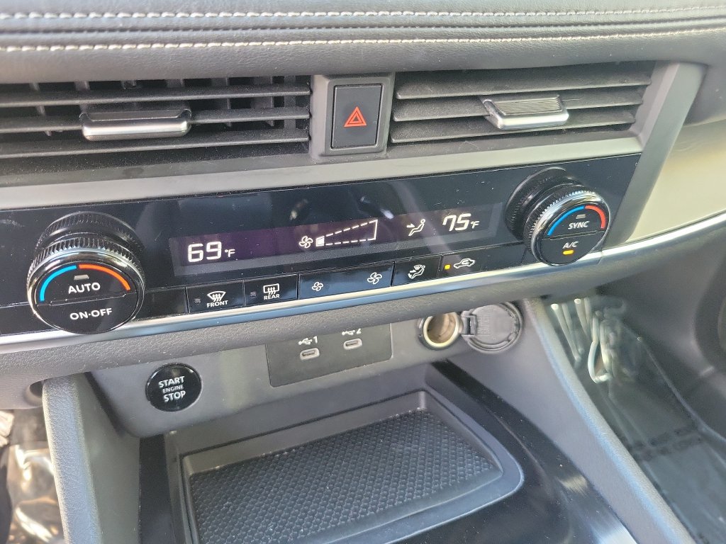 Used 2025 Nissan Rogue SV AWD/4WD image 32