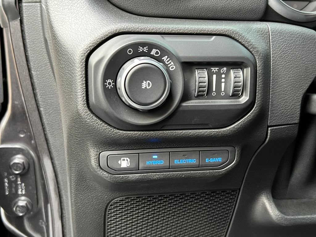 Used 2021 Jeep Wrangler Unlimited Sahara w/ Cold Weather Group image 21