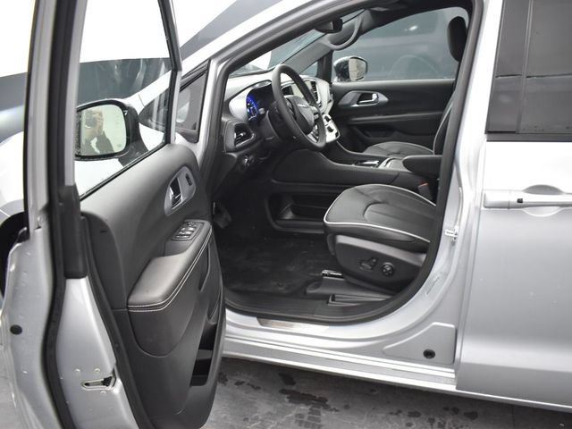 New 2026 Chrysler Pacifica Limited w/ S Appearance Package FWD image 12